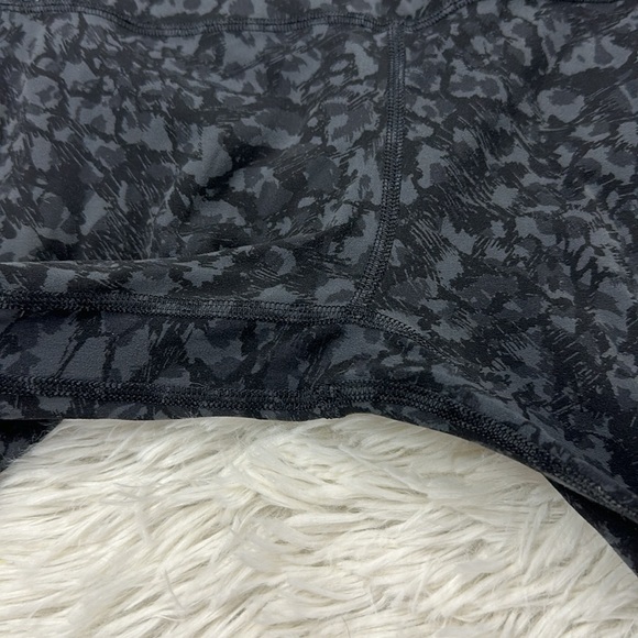 Lululemon Align Crop *21" Wild Thing Camo Deep Coal Multi - Picture 3 of 5